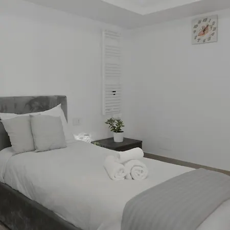 Self Check-in - 2 Bedrooms - Metro - 1000 Mbps Διαμέρισμα