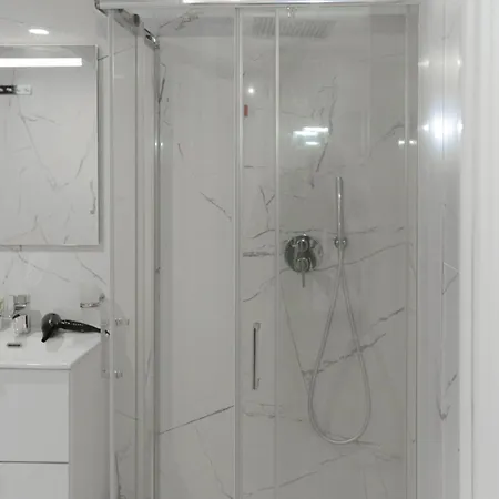 Διαμέρισμα Self Check-in - 2 Bedrooms - Metro - 1000 Mbps Μιλάνο